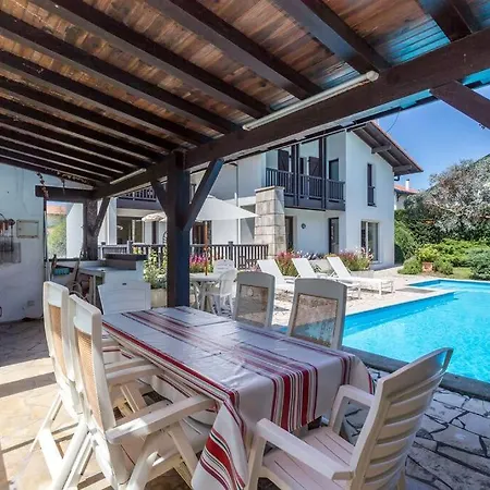 Appartement , ,250m Du Miramar,
